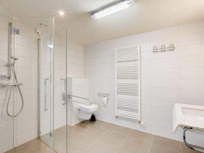 Energiezuinige assistentiewoning met autostaanplaats en groene omgeving