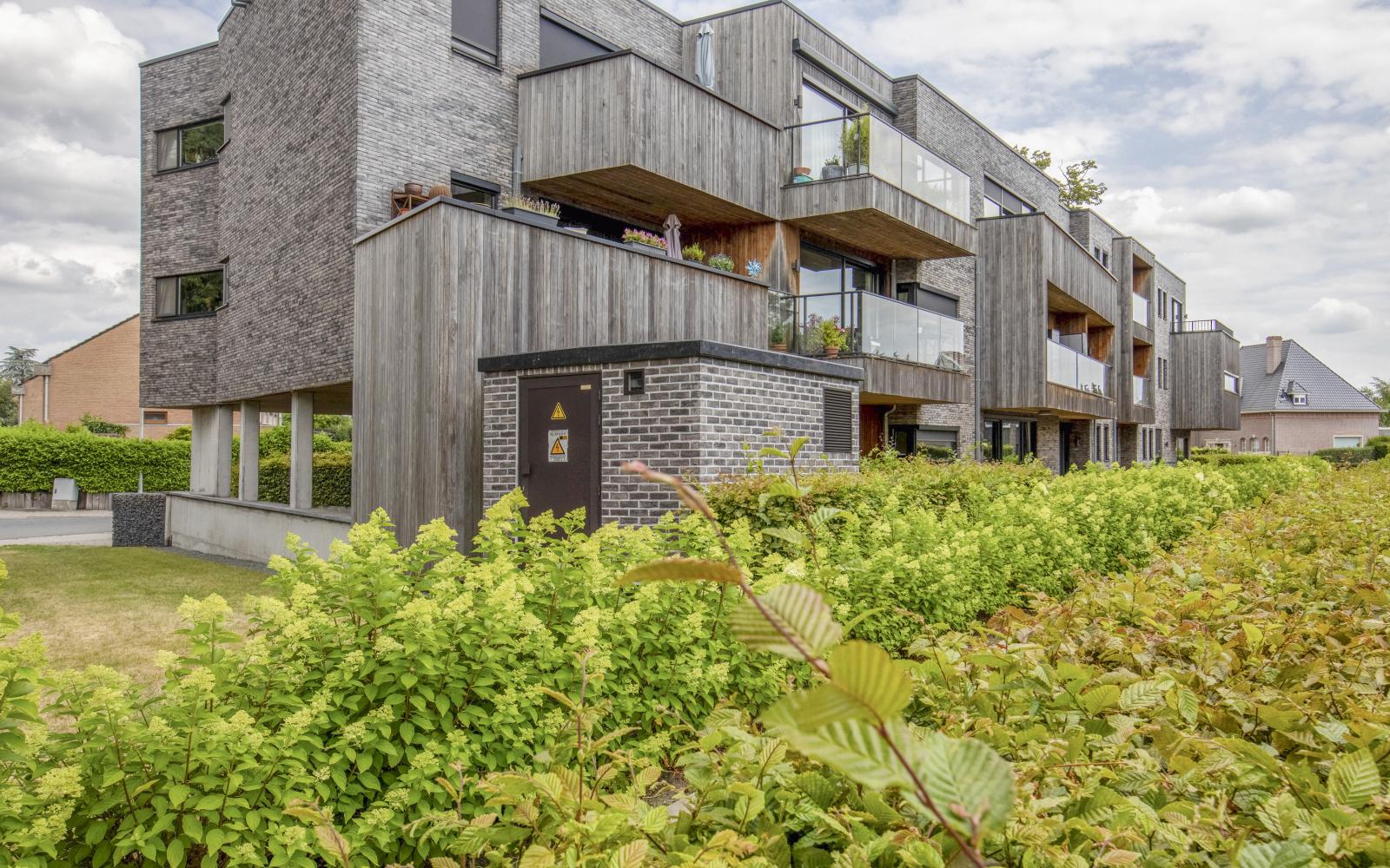 Energiezuinige assistentiewoning met autostaanplaats en groene omgeving