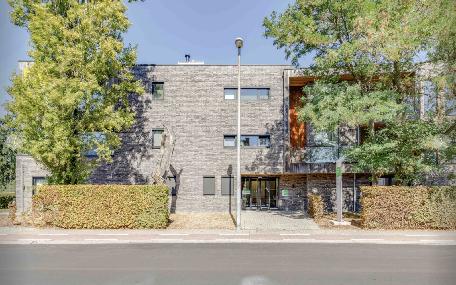 Energiezuinige assistentiewoning met autostaanplaats en groene omgeving